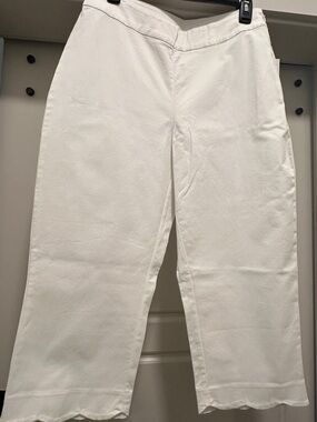 Kim Rogers Twin Scalloped White Capris